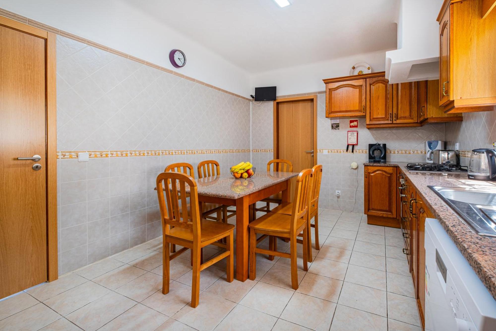 Duarte Villa *